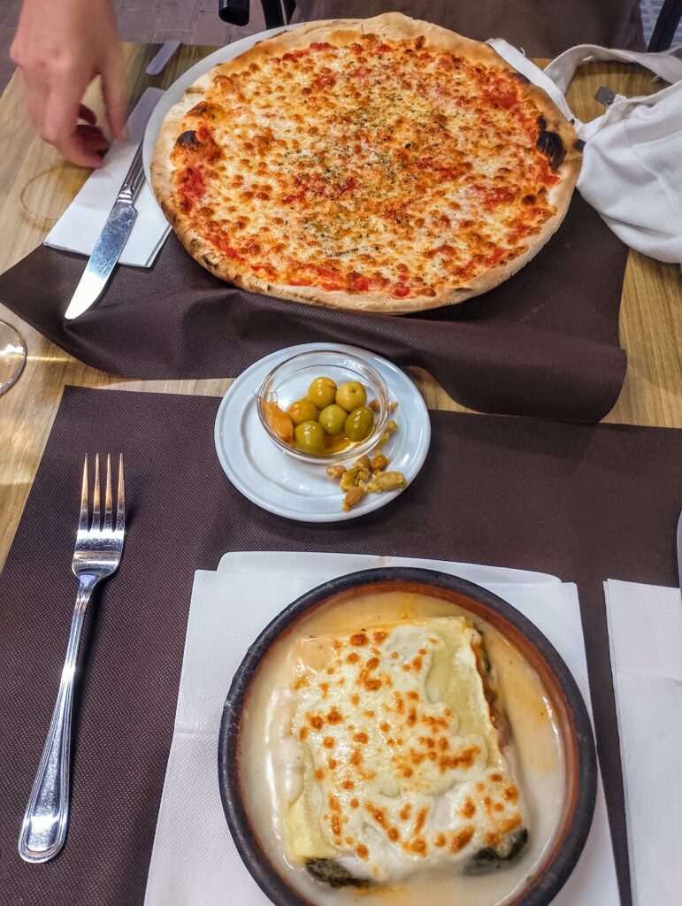 Alcossebre eating 